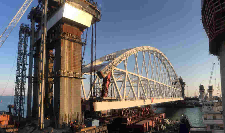 Железнодорожная арка Крымского моста