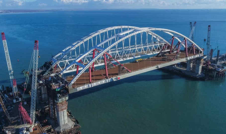 Транспортировка автомобильной арки керченского моста