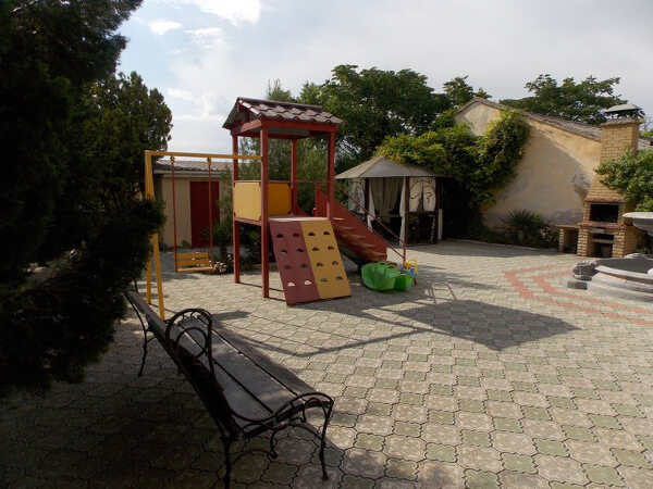 Гостиничный двор «Яхонт» в Черноморском